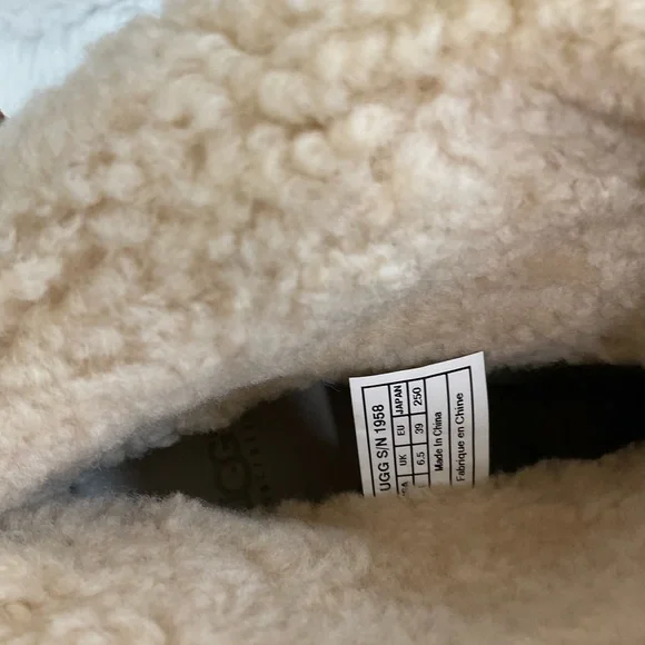 UGG Women's Chestnut Brown Lynnea Leather Boots Size 8 - Picture 12 of 13